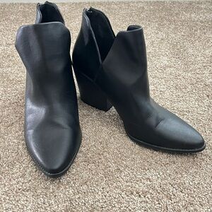 Sun + Stone Elizaa Black Booties
Size 9 M 3 inch heel slightly worn